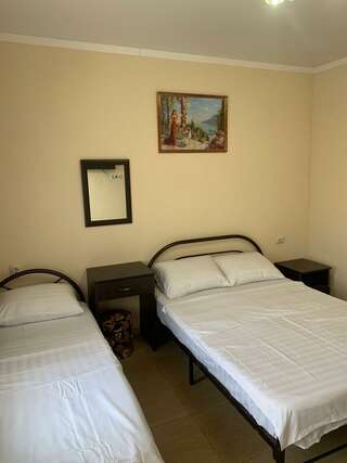 Гостиница Санрайз Джубга Стандартный четырехместный номер-2