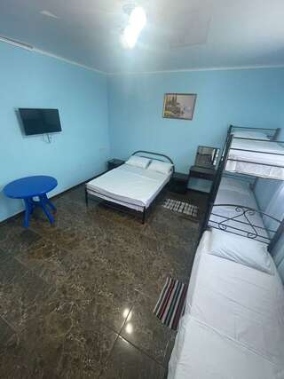 Гостиница Санрайз Джубга Стандартный четырехместный номер-1