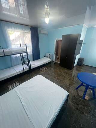 Гостиница Санрайз Джубга Стандартный четырехместный номер-3